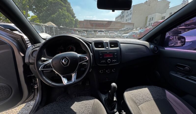 
								Renault Logan full									