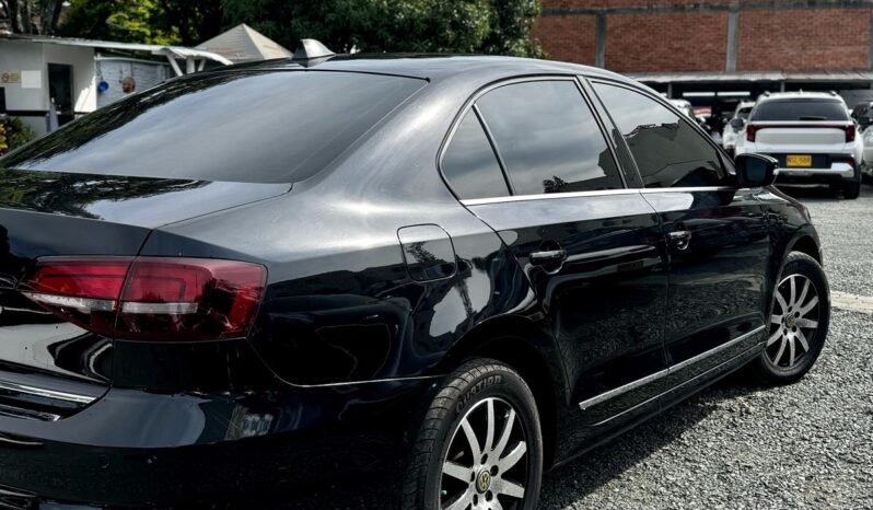 
								Volkswagen Jetta Highline full									
