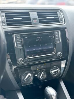 
										Volkswagen Jetta Highline full									
