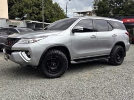 Toyota Fortuner Street