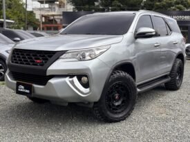 Toyota Fortuner Street