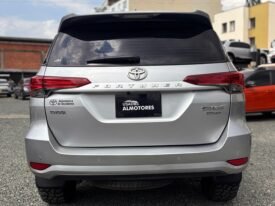 Toyota Fortuner Street