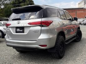 Toyota Fortuner Street