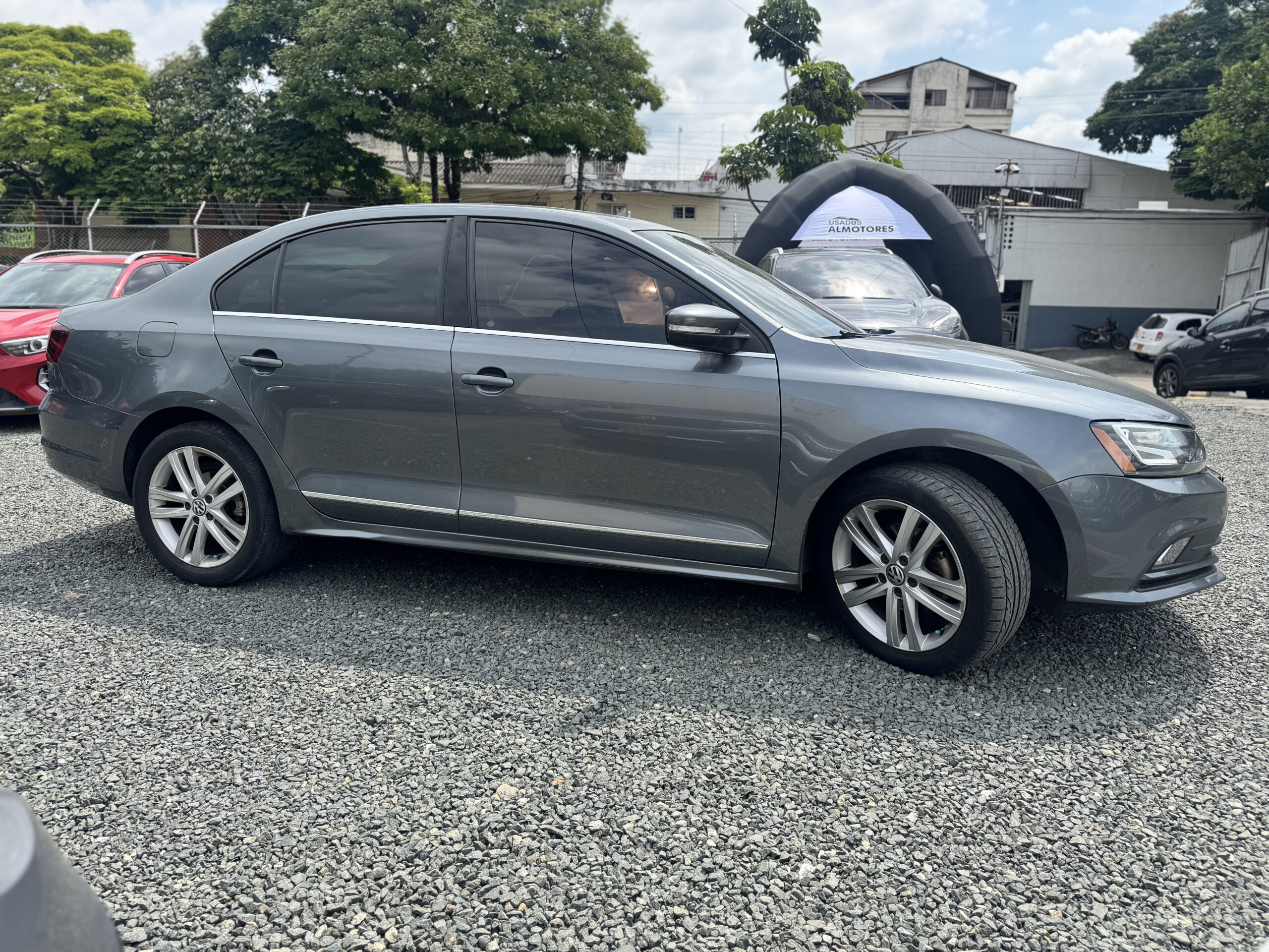 VOLKSWAGEN JETTA HIGHLINE