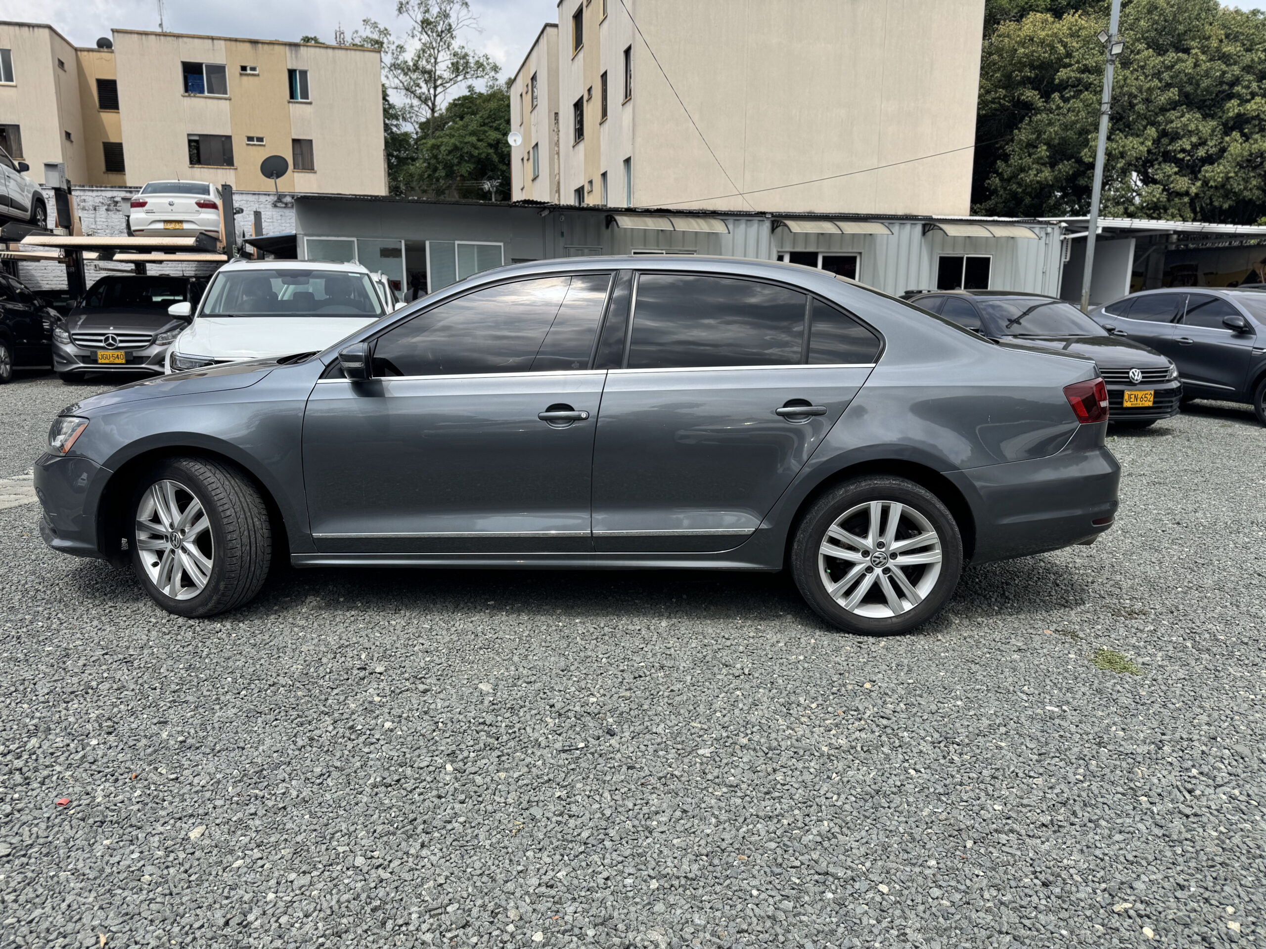 VOLKSWAGEN JETTA HIGHLINE