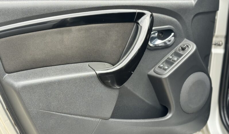 
								RENAULT DUSTER DYNAMIQUE 4X4 full									