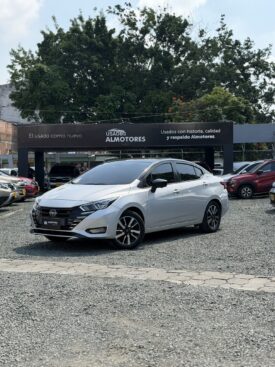 NISSAN VERSA SR
