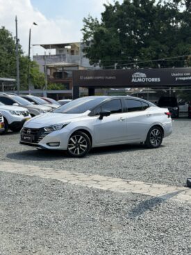NISSAN VERSA SR