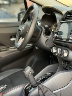 
										NISSAN VERSA SR full									