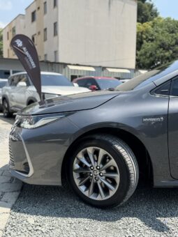 
										TOYOTA COROLLA XE HIBRIDO full									