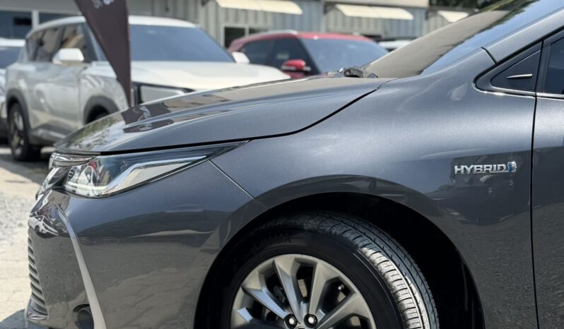 
								TOYOTA COROLLA XE HIBRIDO full									