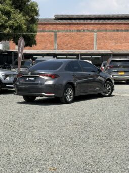 
										TOYOTA COROLLA XE HIBRIDO full									