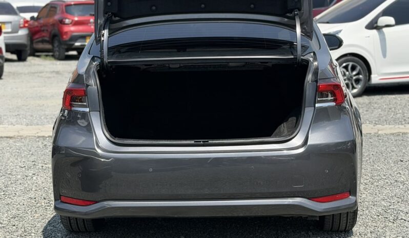 
								TOYOTA COROLLA XE HIBRIDO full									