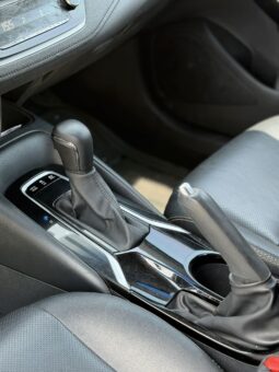 
										TOYOTA COROLLA XE HIBRIDO full									