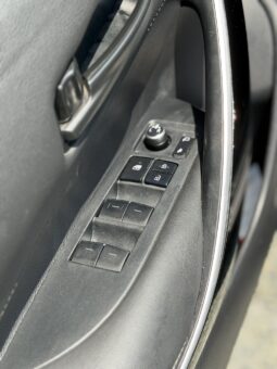 
										TOYOTA COROLLA XE HIBRIDO full									