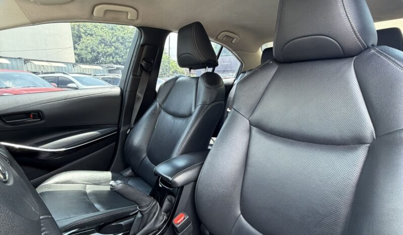 
								TOYOTA COROLLA XE HIBRIDO full									