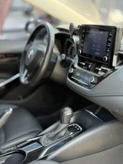 
										TOYOTA COROLLA XE HIBRIDO full									