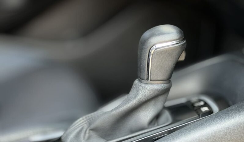 
								TOYOTA COROLLA XE HIBRIDO full									