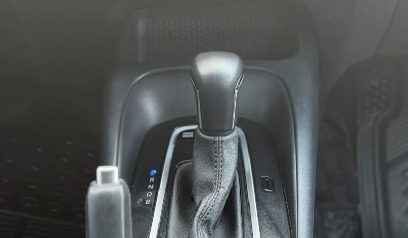 
								TOYOTA COROLLA XE HIBRIDO full									