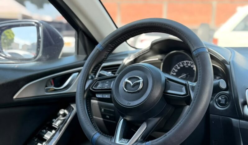 
								MAZDA 3 TOURING full									
