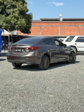 MAZDA 3 TOURING