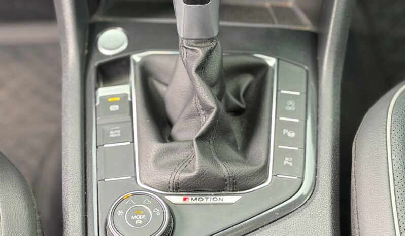 
								VOLKSWAGEN TIGUAN ELEGANCE TSI 4 MOTION full									