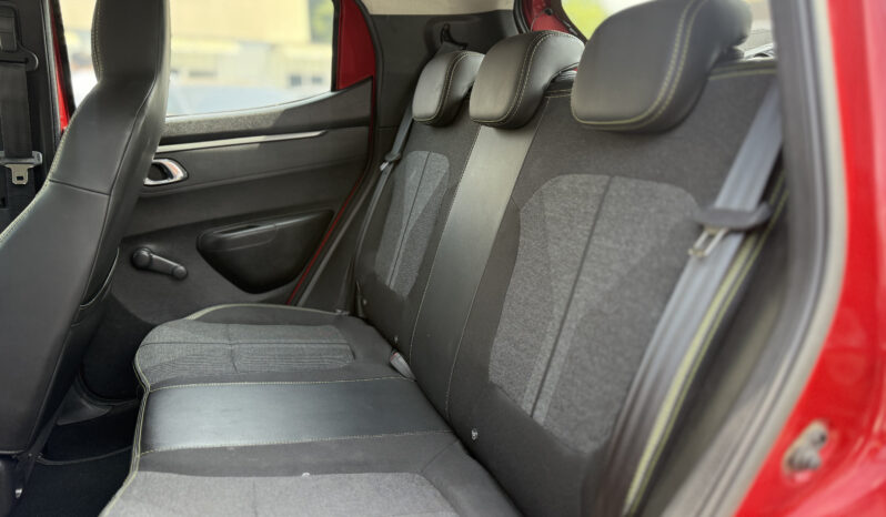 
								Renault Kwid Outsider full									