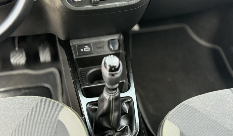 
								Renault Kwid Outsider full									