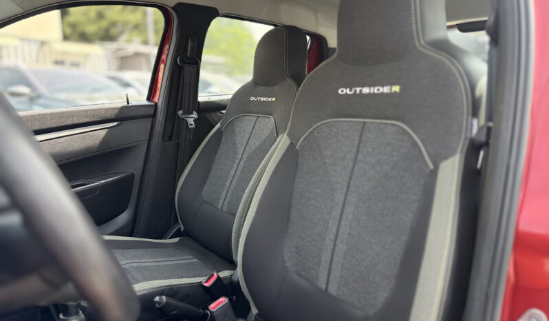 
								Renault Kwid Outsider full									