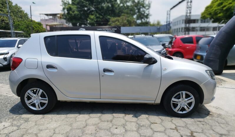 
								Renault Sandero Authentique full									